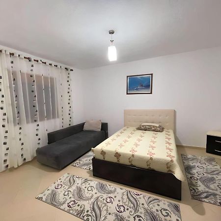 Guri Guest House Pogradec Exterior photo