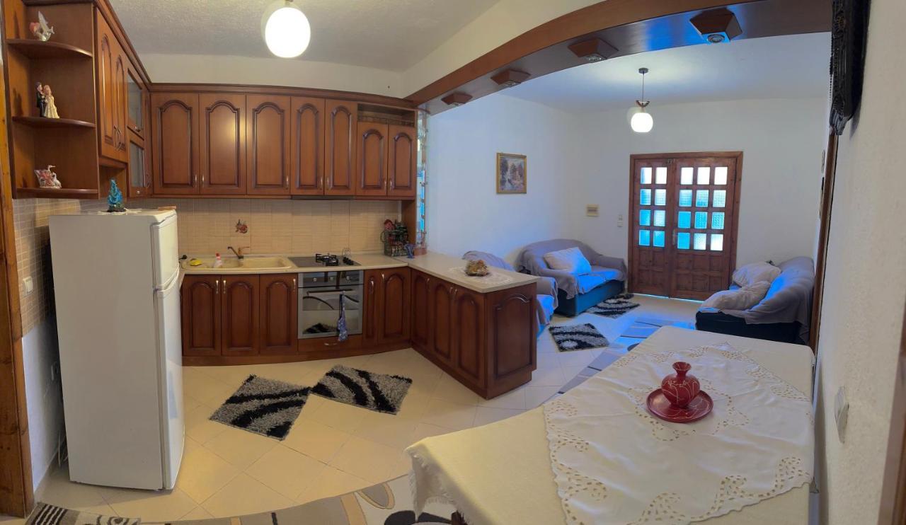 Guri Guest House Pogradec Exterior photo