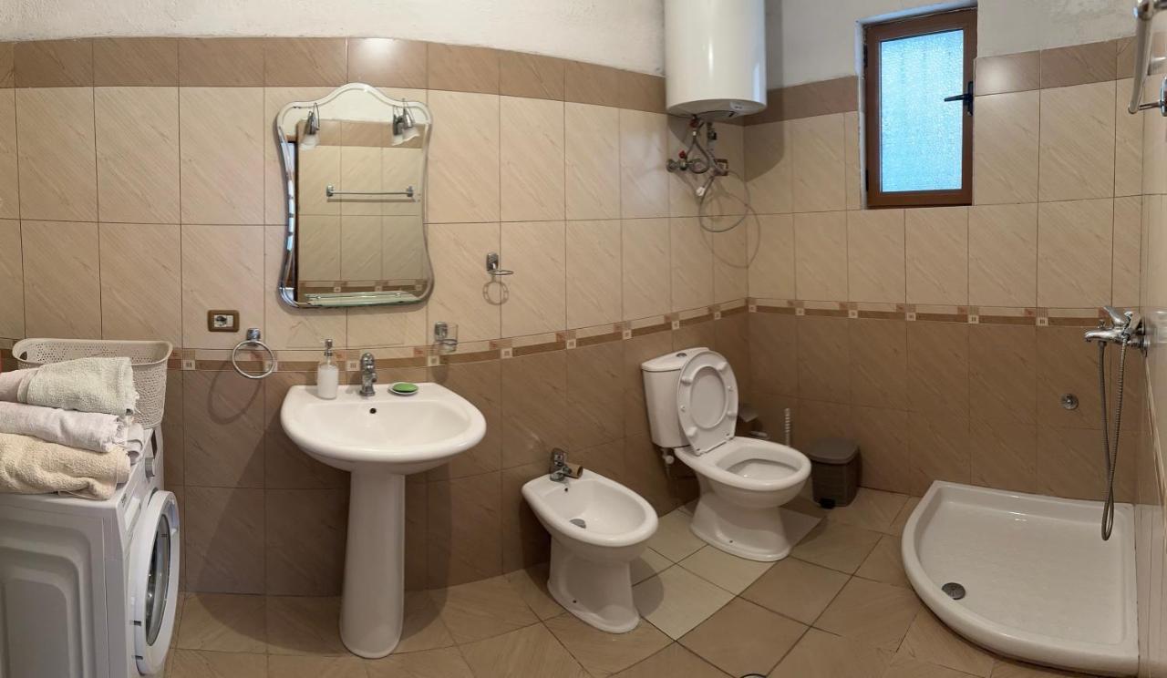 Guri Guest House Pogradec Exterior photo