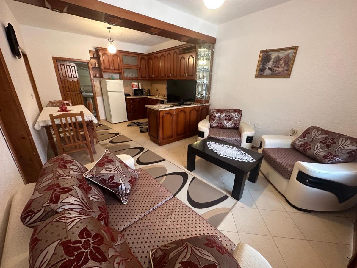 Guri Guest House Pogradec Exterior photo